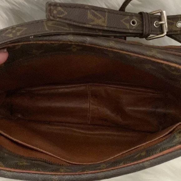 Louie Vuitton Satchel Bag Over The Shoulder - Picture 7 of 11